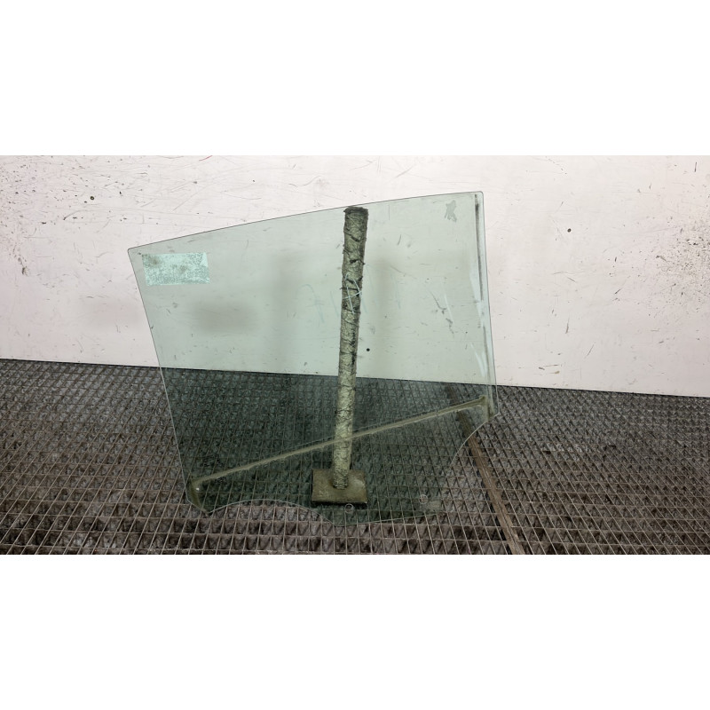Vitre arriere droit OPEL CORSA F Photo n°4