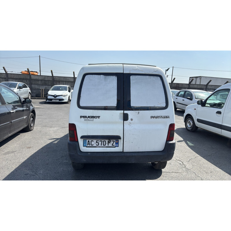 Vitre avant droit PEUGEOT PARTNER 1 Photo n°9