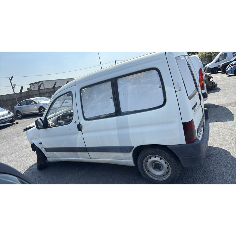 Vitre avant droit PEUGEOT PARTNER 1 Photo n°10