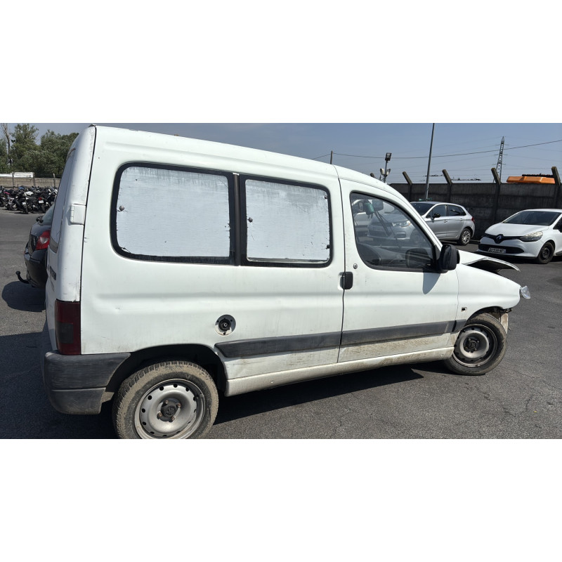 Vitre avant droit PEUGEOT PARTNER 1 Photo n°11