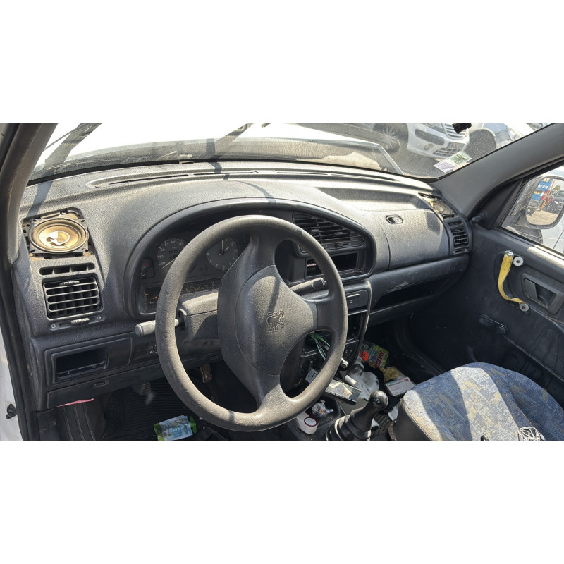 Vitre avant droit PEUGEOT PARTNER 1 Photo n°16