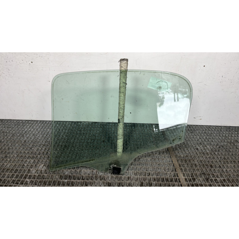 Vitre arriere droit PEUGEOT 206 Photo n°4