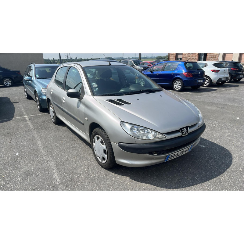 Vitre arriere droit PEUGEOT 206 Photo n°8