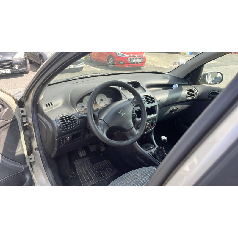 Vitre arriere droit PEUGEOT 206 Photo n°9