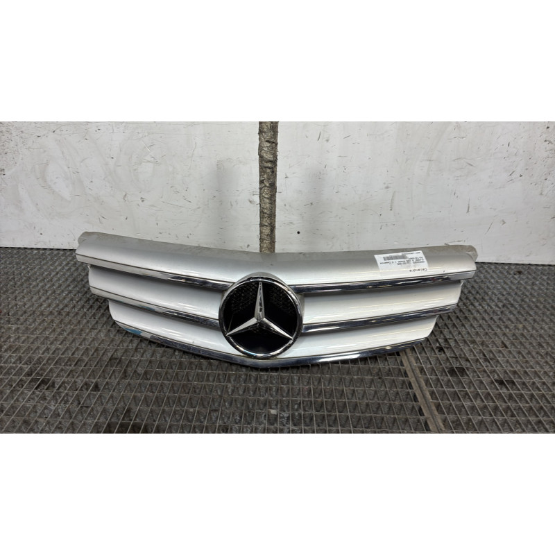 Calandre MERCEDES CLASSE B 245 Photo n°1