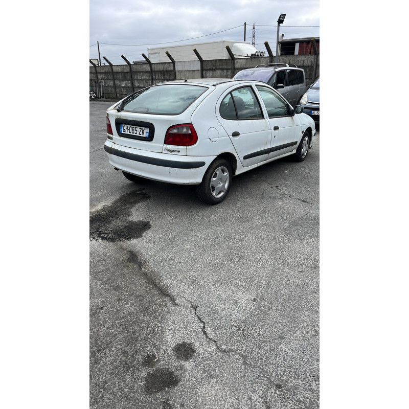 Feu arriere principal gauche (feux) RENAULT MEGANE 1 Photo n°6