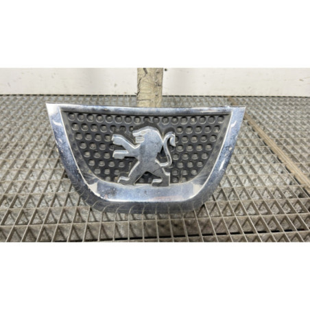 Sigle de calandre PEUGEOT 3008 1