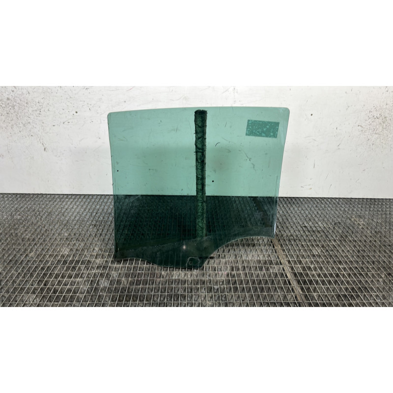 Vitre arriere droit RENAULT CLIO 3 Photo n°4