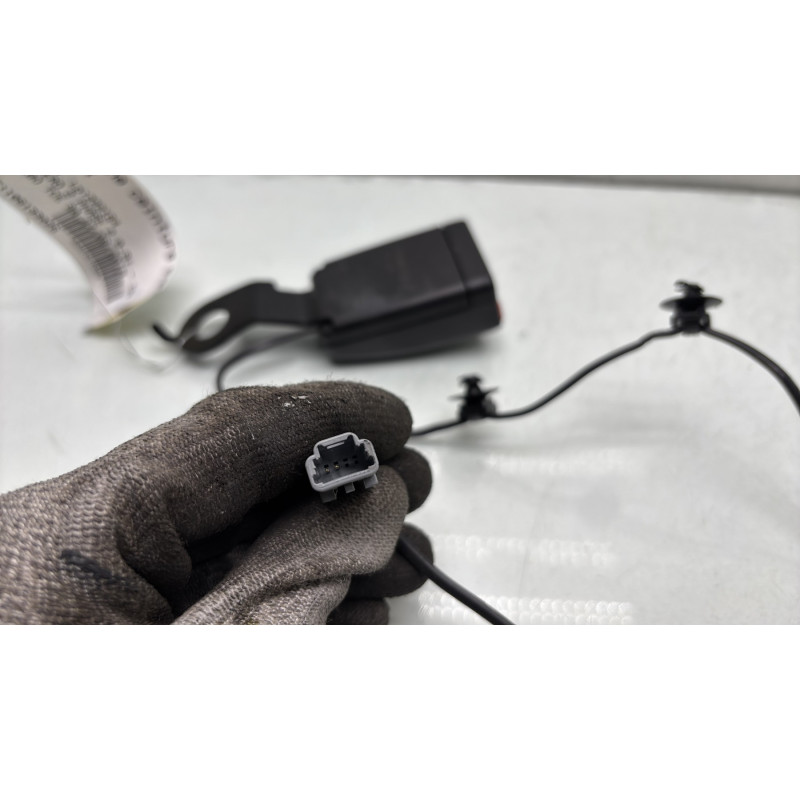 Attache ceinture avant droit DACIA SANDERO 2 Photo n°3