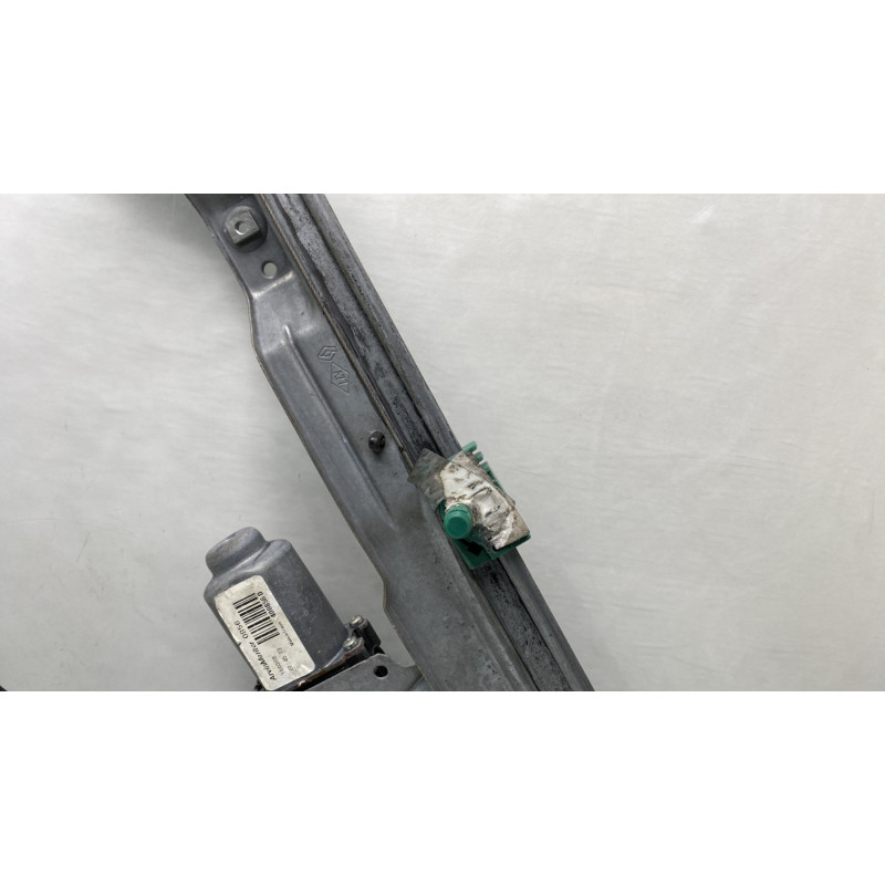 Leve vitre electrique avant gauche RENAULT CLIO 3 Photo n°6