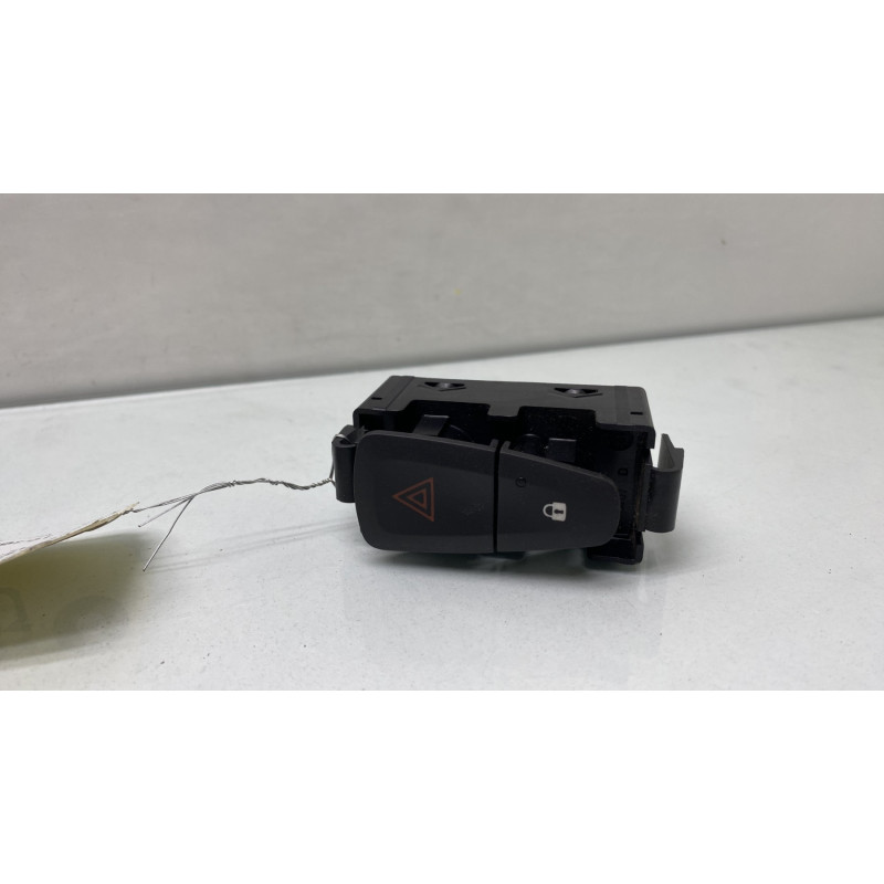 Bouton de warning DACIA DOKKER Photo n°1