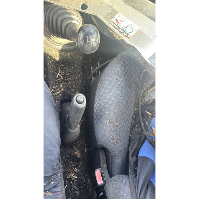 Attache ceinture avant gauche FORD KA 1 Photo n°17