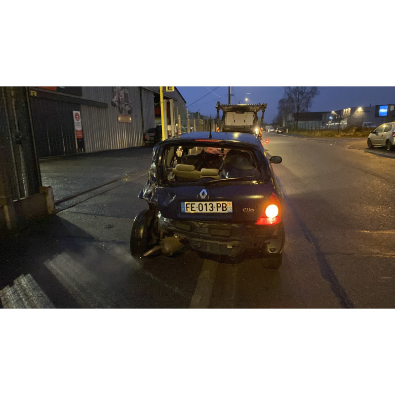 Aile avant gauche RENAULT CLIO 2 Photo n°9