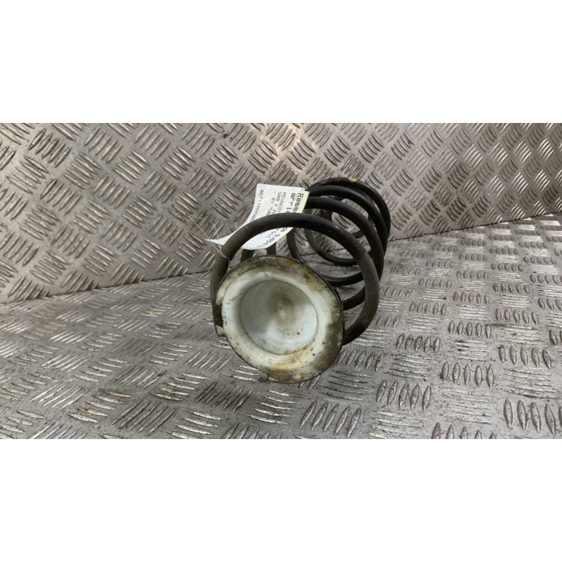 Ressort de suspension arriere droit PEUGEOT 308 2 Photo n°2