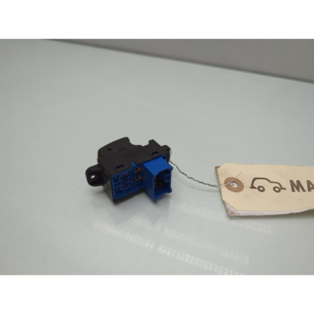 Interrupteur de leve vitre avant droit KIA PICANTO 1