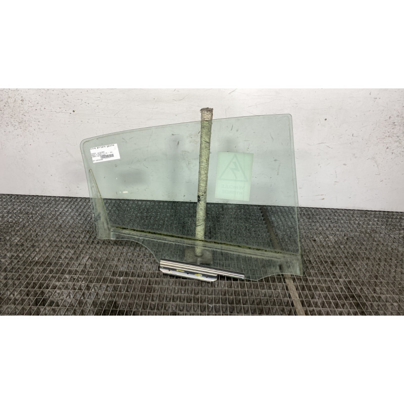 Vitre arriere gauche TOYOTA YARIS 3 Photo n°4