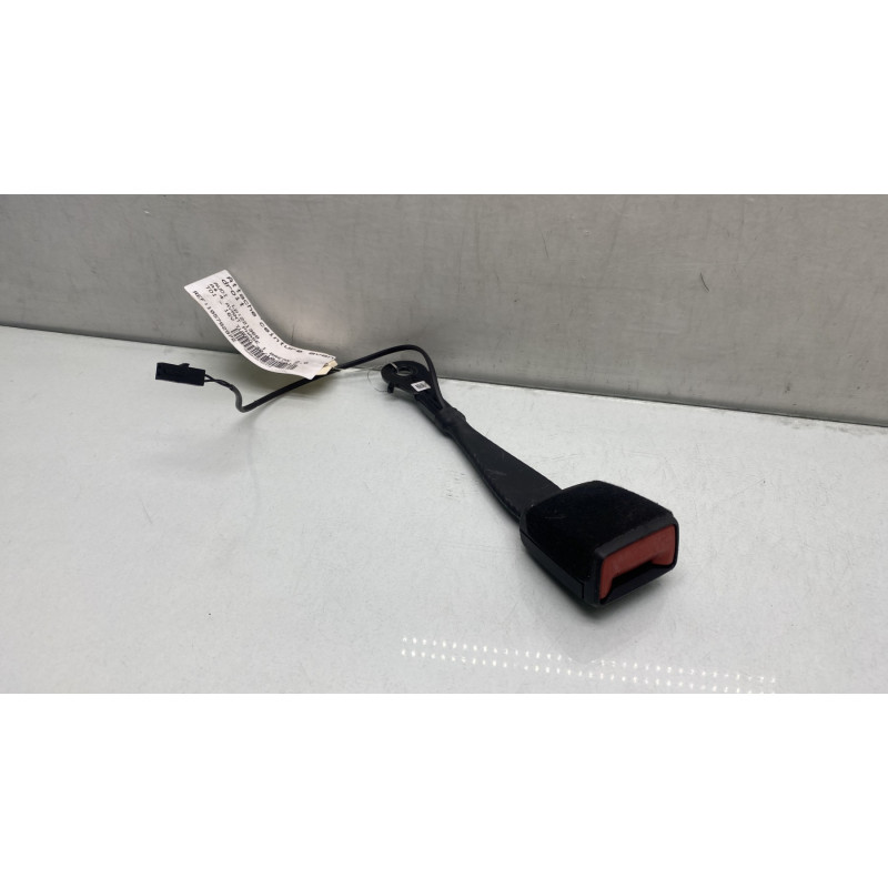 Attache ceinture avant droit AUDI A4 4 Photo n°1