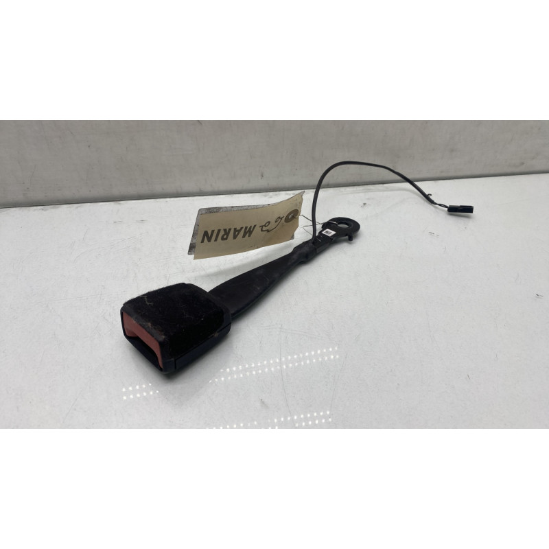 Attache ceinture avant gauche AUDI A4 4 Photo n°1