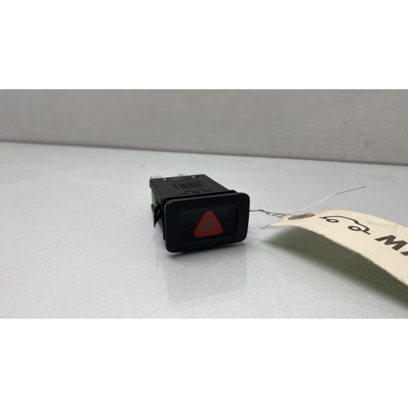 Bouton de warning VOLKSWAGEN GOLF 4 Photo n°1