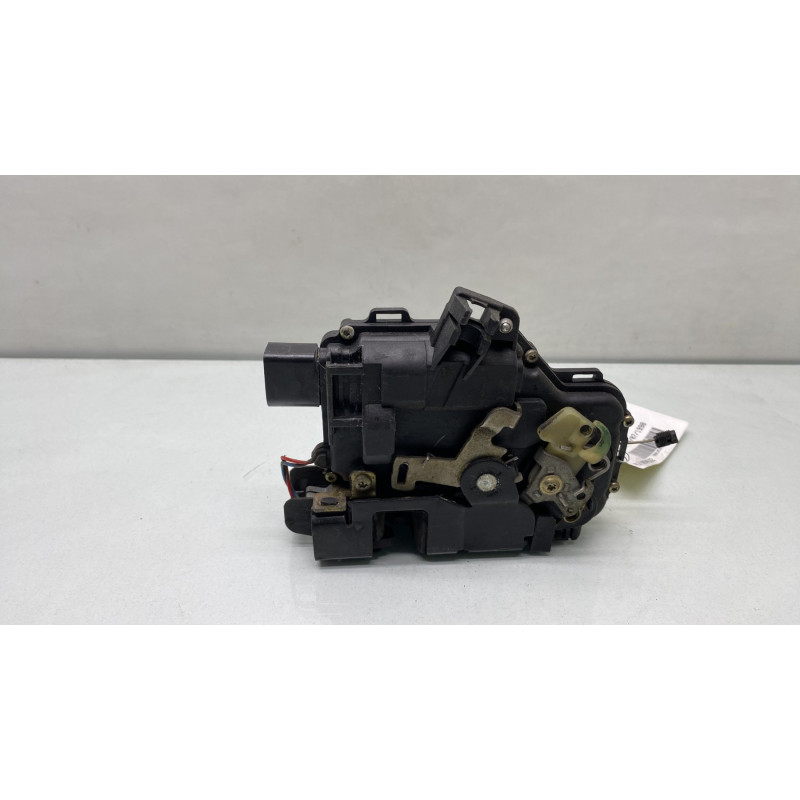Serrure avant droit VOLKSWAGEN GOLF 4 Photo n°4