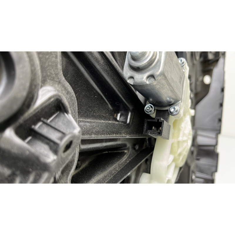 Leve vitre electrique avant droit MERCEDES CLASSE B 247 Photo n°4