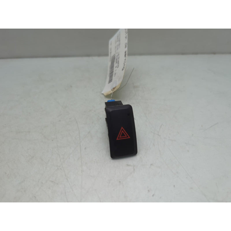 Bouton de warning MITSUBISHI SPACE STAR 3 Photo n°1