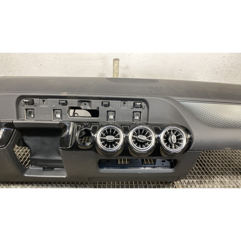 Planche de bord complete MERCEDES CLASSE B 247 Photo n°3