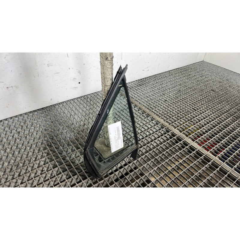 Custode avant gauche (porte) TOYOTA YARIS 3 Photo n°2