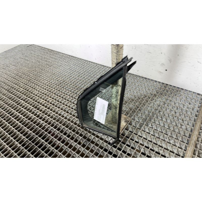Custode avant gauche (porte) TOYOTA YARIS 3 Photo n°3