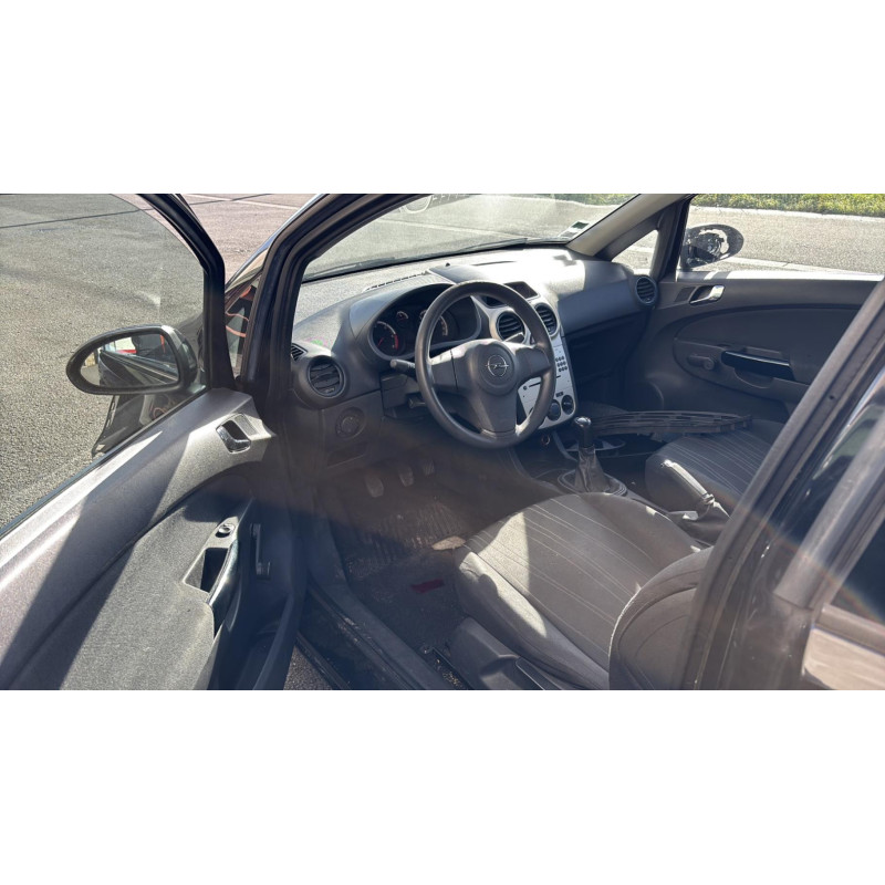 Feu arriere principal gauche (feux) OPEL CORSA D Photo n°17