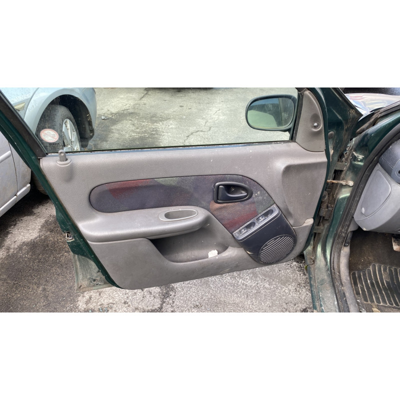 Calandre RENAULT CLIO 2 Photo n°13