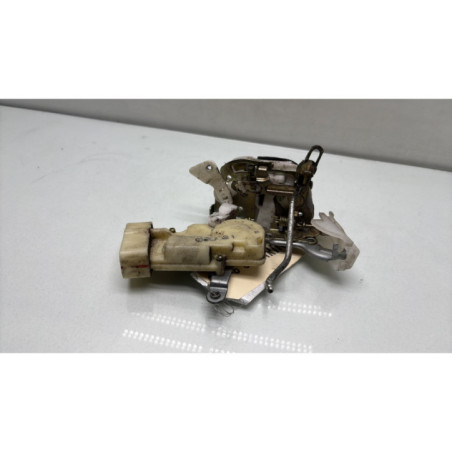 Serrure avant droit TOYOTA YARIS 1