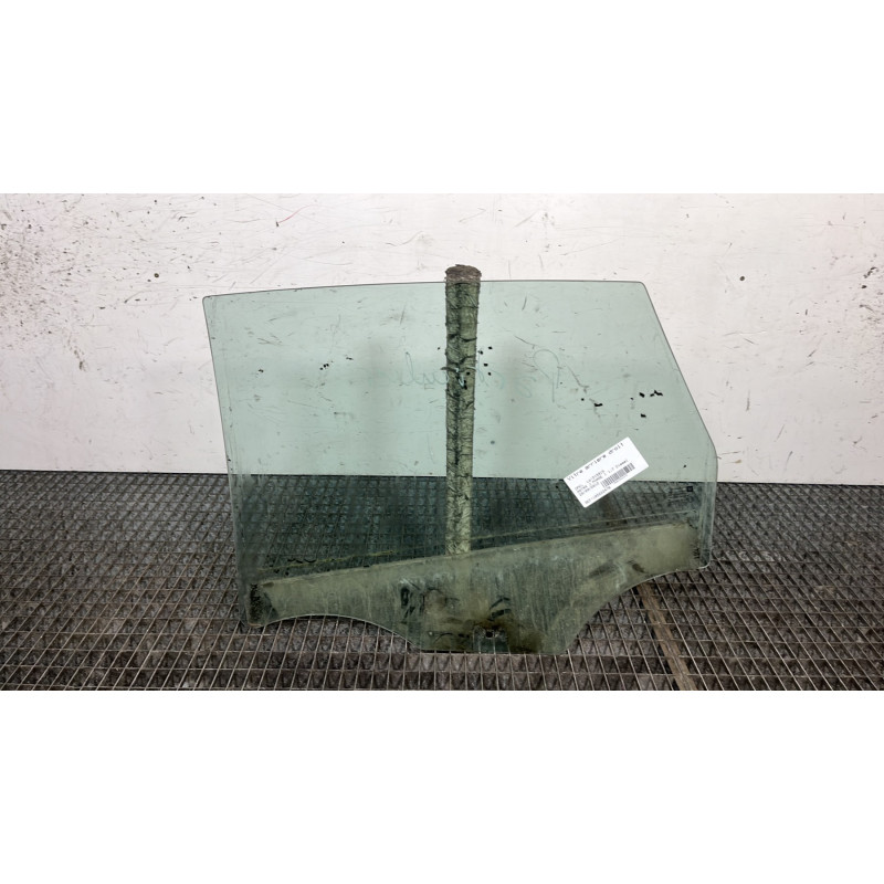 Vitre arriere droit OPEL ASTRA J Photo n°4