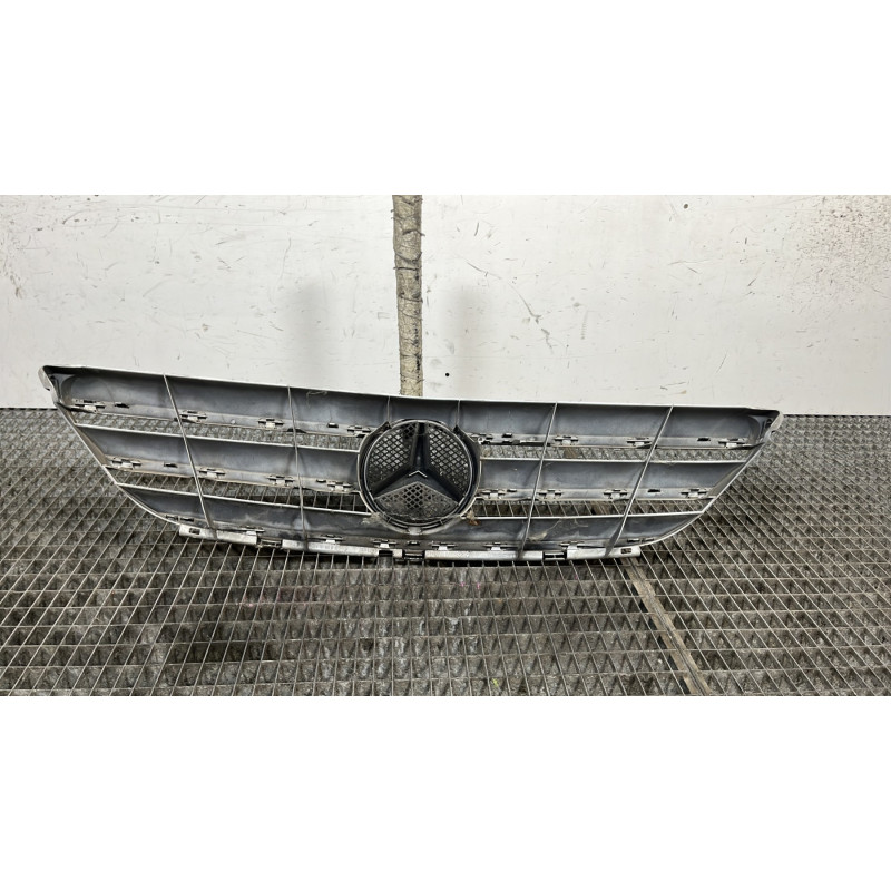 Calandre MERCEDES CLASSE B 245 Photo n°4