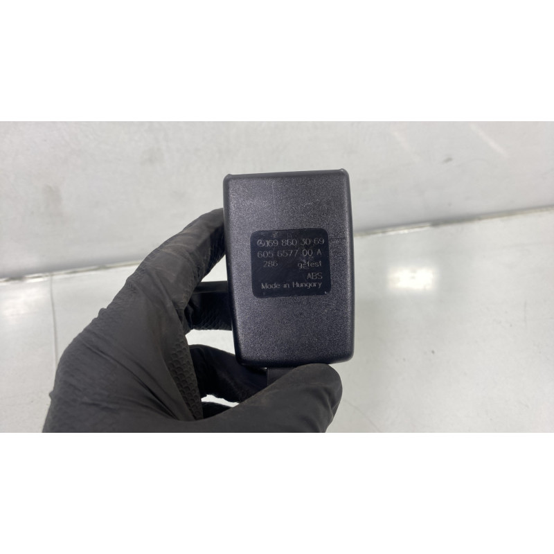 Attache ceinture arriere droit MERCEDES CLASSE B 245 Photo n°4