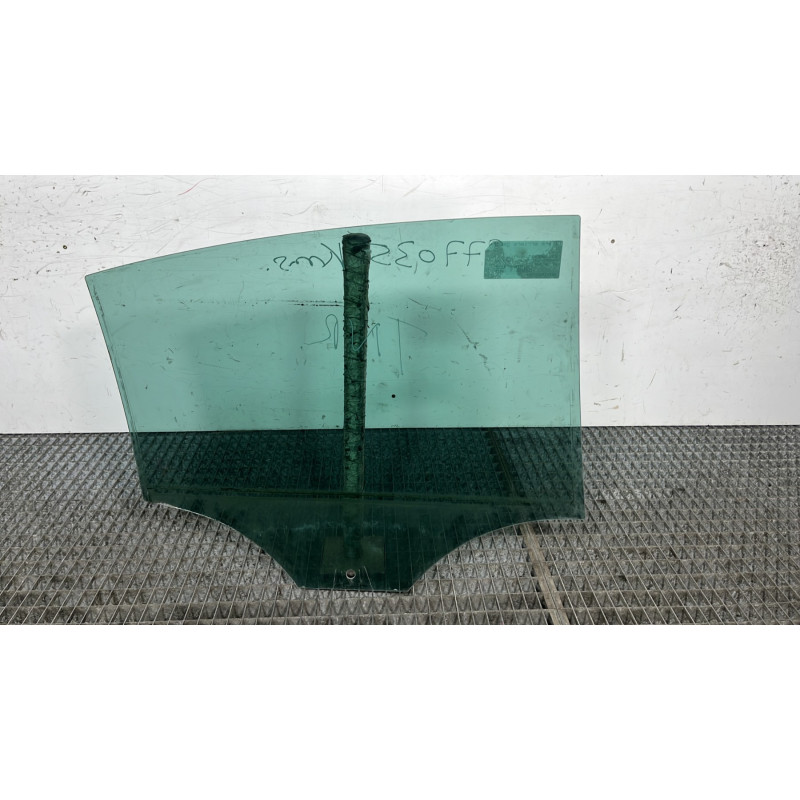 Vitre arriere gauche VOLKSWAGEN PASSAT 5 Photo n°4