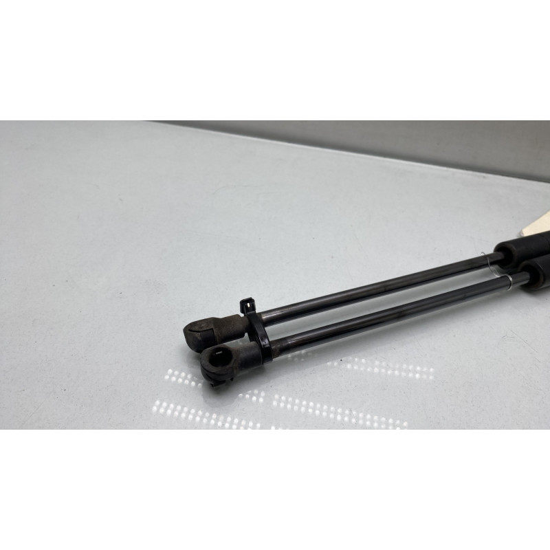 Verin de coffre TOYOTA YARIS 2 Photo n°4