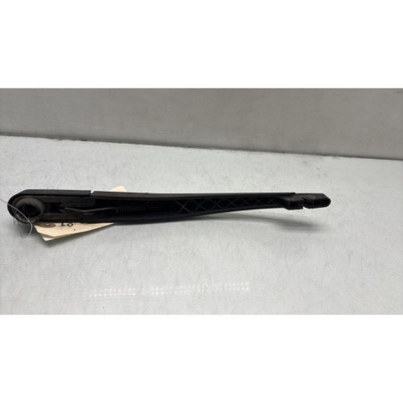 Bras essuie glace arriere PEUGEOT 208 1