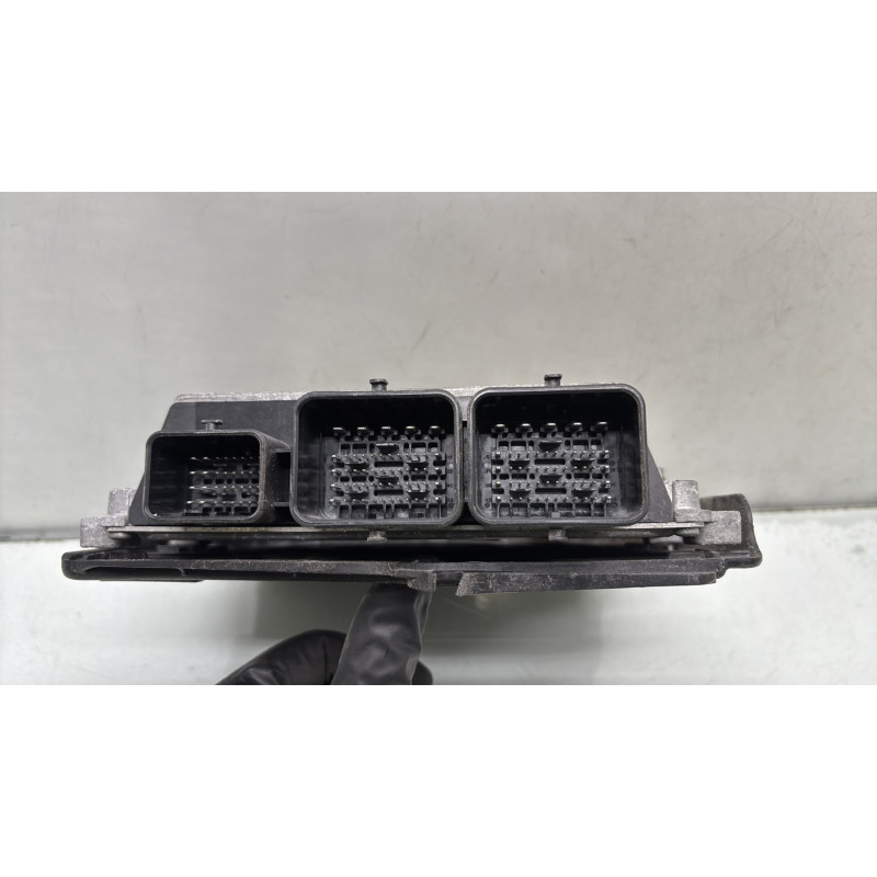 Calculateur moteur PEUGEOT 208 1 Photo n°3