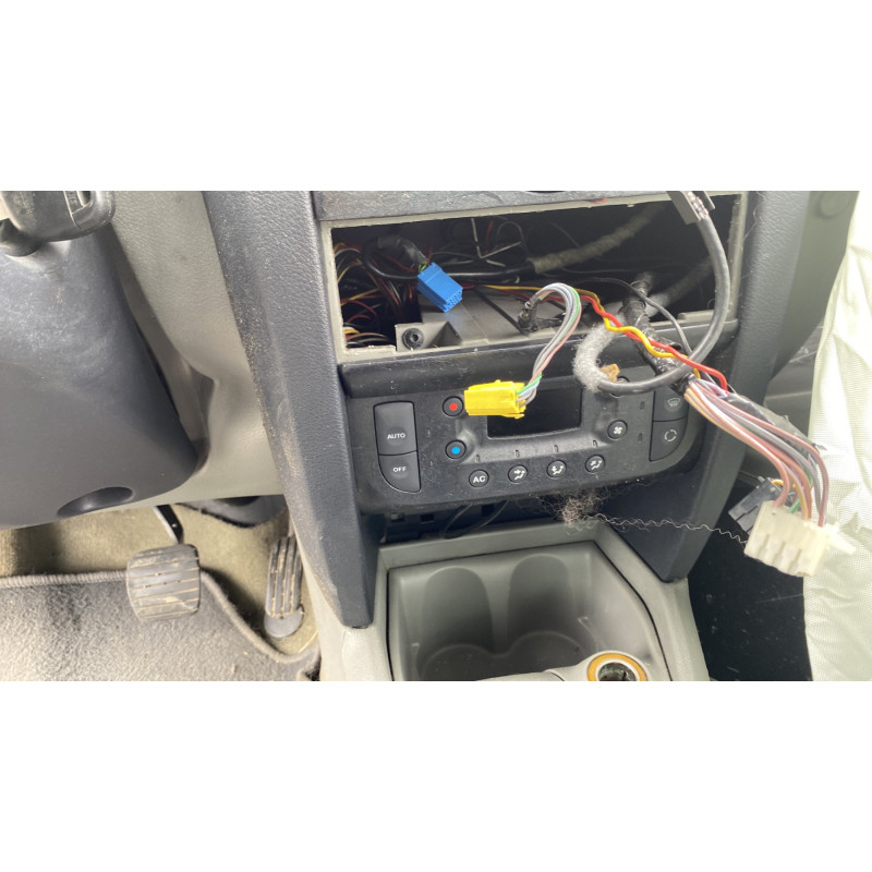 Poignee porte avant gauche RENAULT CLIO 2 Photo n°19