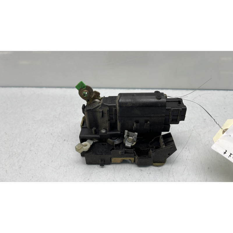 Serrure avant droit OPEL MOVANO A Photo n°1