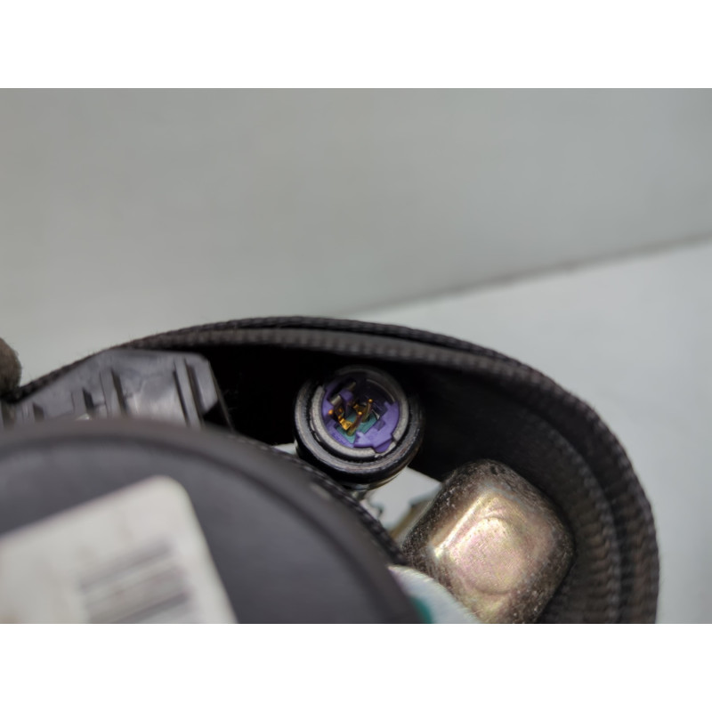 Pretensionneur de ceinture avant gauche VOLKSWAGEN GOLF 5 Photo n°4