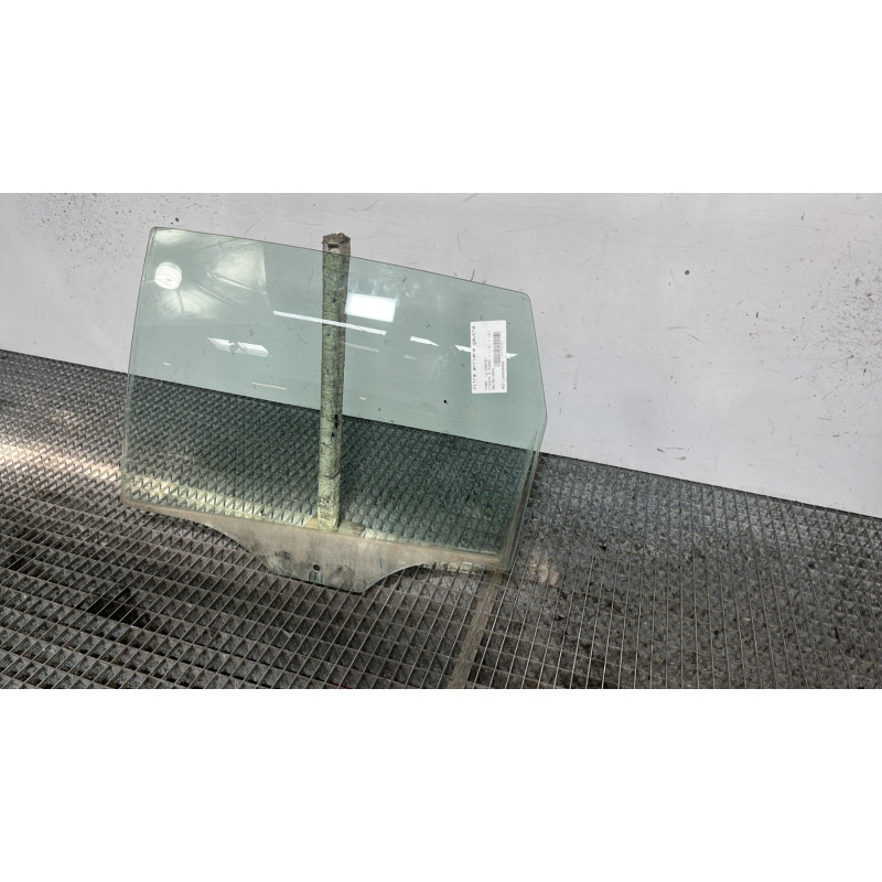 Vitre arriere gauche FORD FIESTA 5 Photo n°3