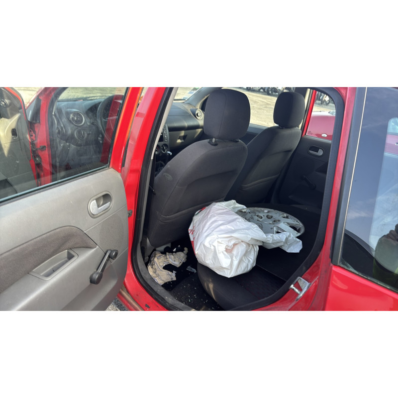 Vitre arriere gauche FORD FIESTA 5 Photo n°14