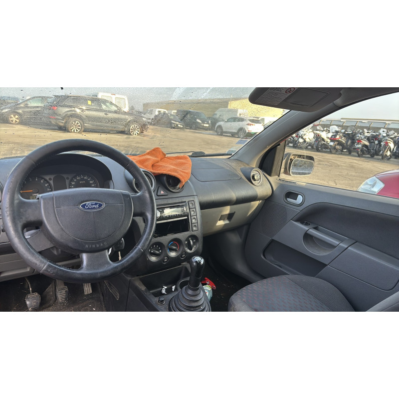 Vitre arriere gauche FORD FIESTA 5 Photo n°16