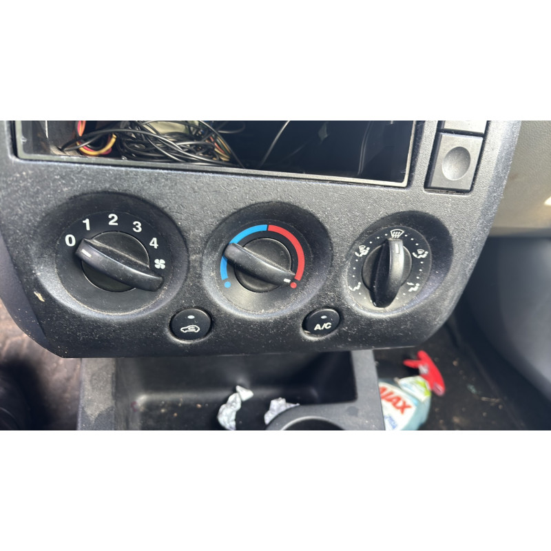 Vitre arriere gauche FORD FIESTA 5 Photo n°20
