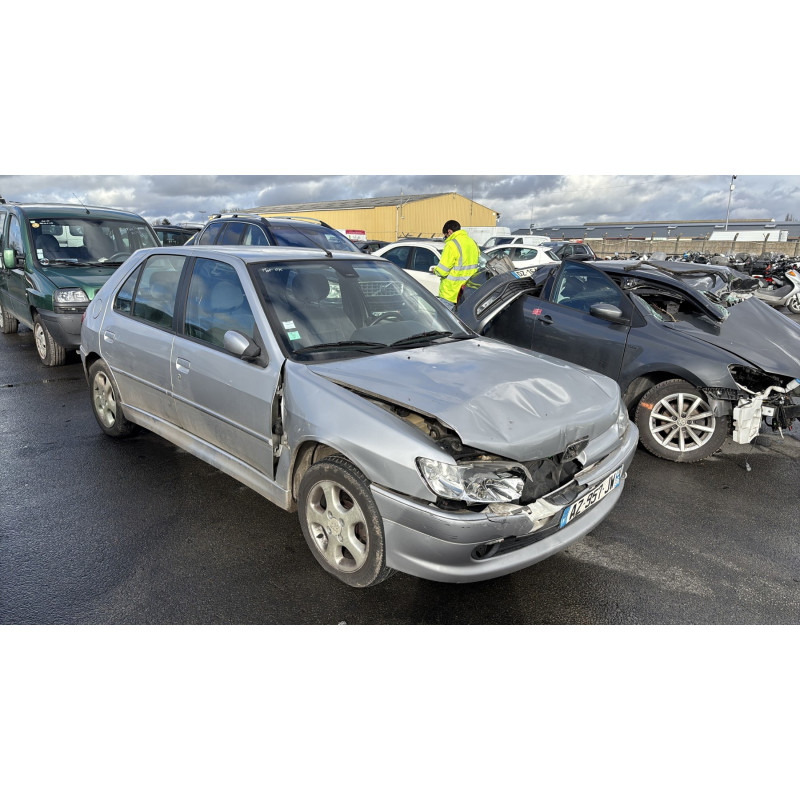 Vitre arriere gauche PEUGEOT 306 Photo n°8