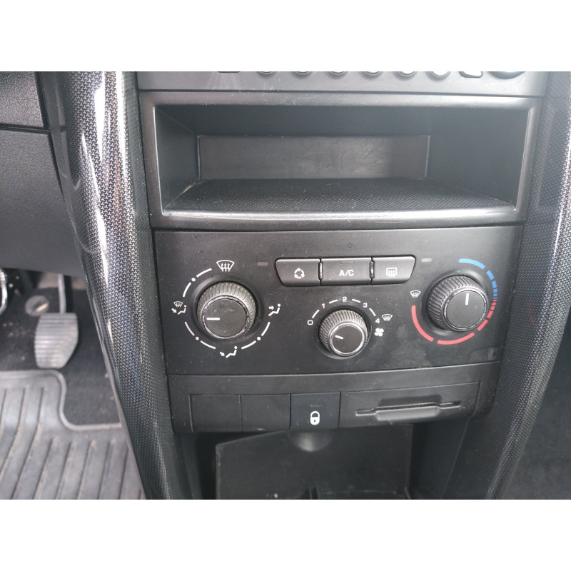 Attache ceinture avant droit PEUGEOT 207 Photo n°12