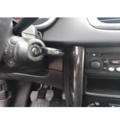 Attache ceinture avant droit PEUGEOT 207