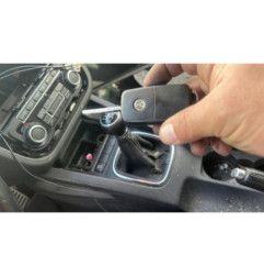 Poignee porte avant gauche VOLKSWAGEN SCIROCCO 3